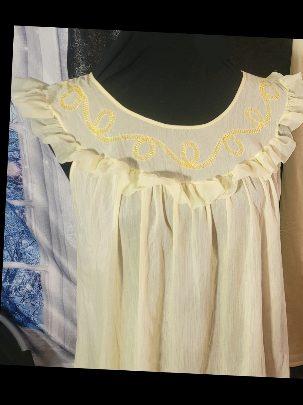 Vintage 1950s Two-Piece Pajama Set in Pale Yellow - Picture 2 of 5